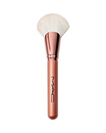 MAC - Pinceau à bronzer en éventail Bronze Fan Brush 143S pour le maquillage visage